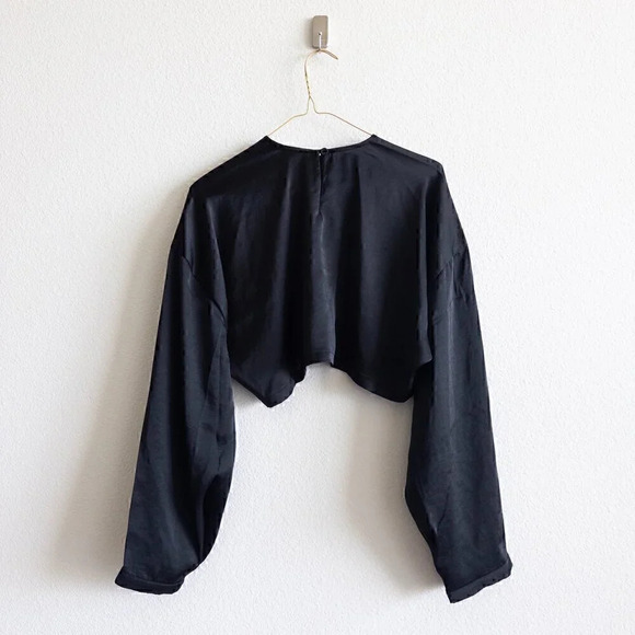 NWT B.FREEDOM Simona Top - Satiny Cropped Long Sleeve Blouse, Size M - Picture 6 of 6